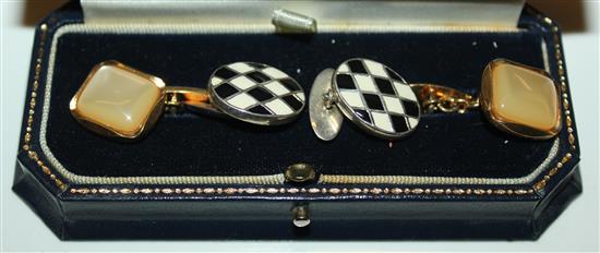 2 pairs of cufflinks